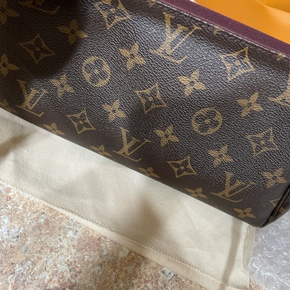 Louis Vuitton Favorite MM - Picture 5 of 15